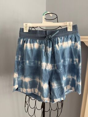 American Eagle Outfitters Blue & White Tie-Dye Athletic Shorts